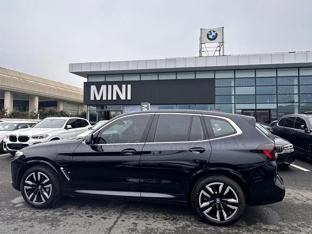 BMW BMW iX3 2024 Leading Edition 2025 - thumbnail 11