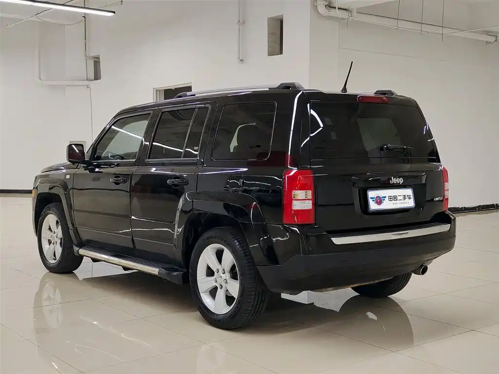 Jeep Freedom 2014 2.4L Luxury Navigation Edition 2015 - thumbnail 4