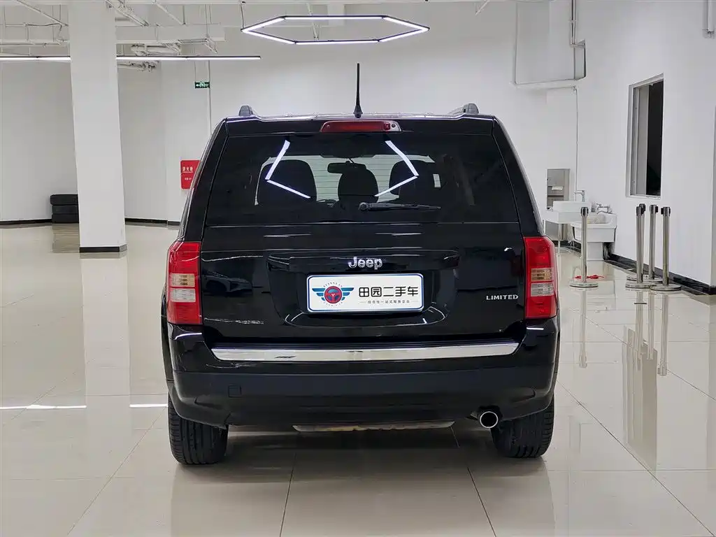 Jeep Freedom 2014 2.4L Luxury Navigation Edition 2015 - thumbnail 5