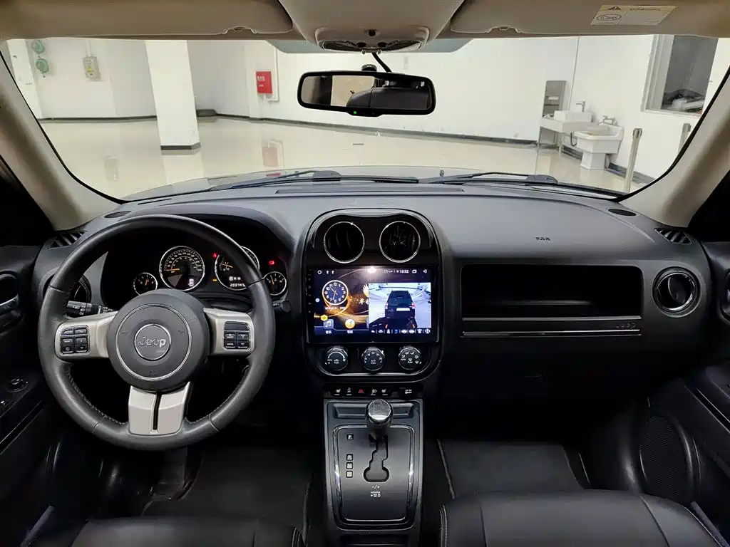 Jeep Freedom 2014 2.4L Luxury Navigation Edition 2015 - thumbnail 6