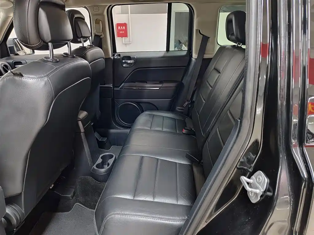 Jeep Freedom 2014 2.4L Luxury Navigation Edition 2015 - thumbnail 8