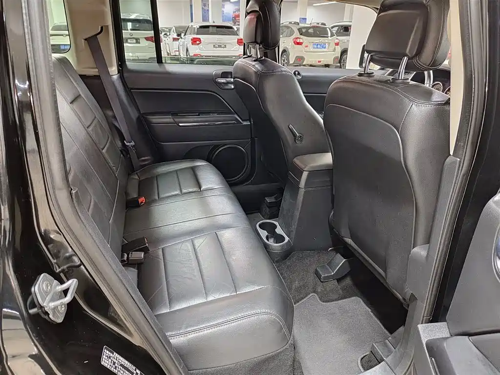 Jeep Freedom 2014 2.4L Luxury Navigation Edition 2015 - thumbnail 9