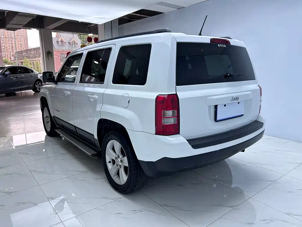 Jeep Freedom 2014 2.4L Sport Edition 2014 - thumbnail 5