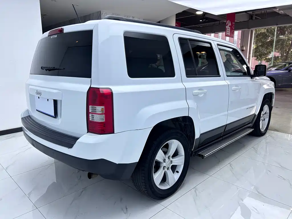 Jeep Freedom 2014 2.4L Sport Edition 2014 - thumbnail 7