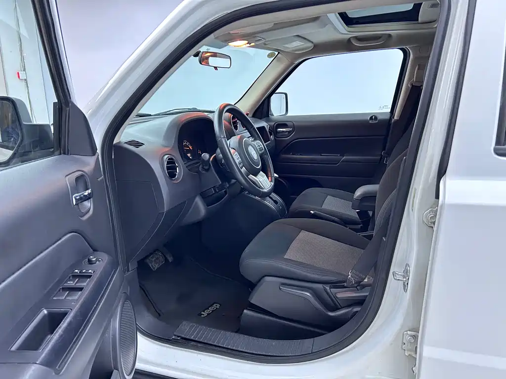Jeep Freedom 2014 2.4L Sport Edition 2014 - thumbnail 8