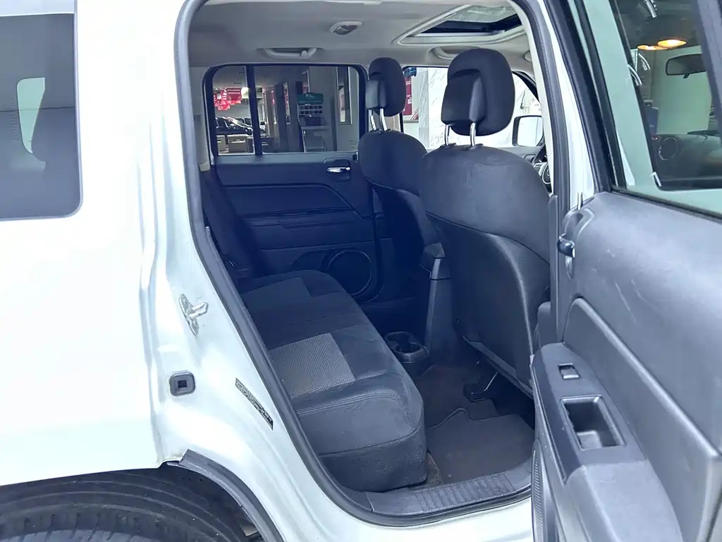 Jeep Freedom 2014 2.4L Sport Edition 2014 - thumbnail 11