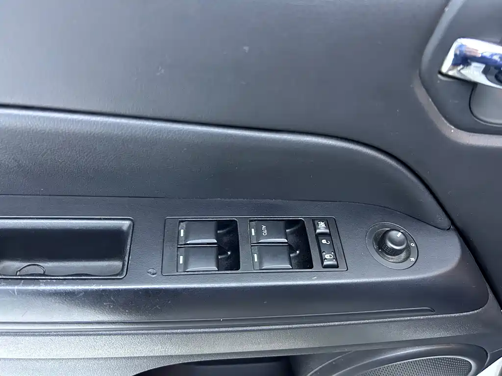 Jeep Freedom 2014 2.4L Sport Edition 2014 - thumbnail 12