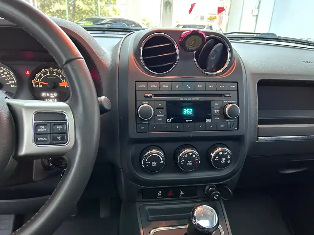 Jeep Freedom 2014 2.4L Sport Edition 2014 - thumbnail 18