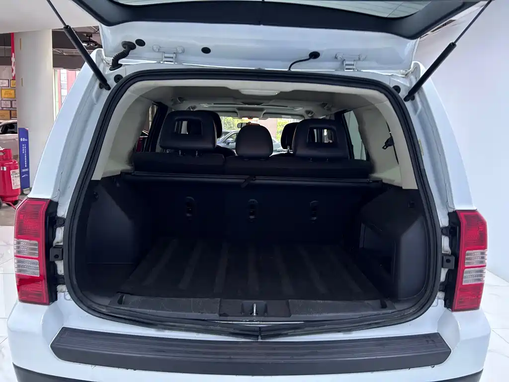 Jeep Freedom 2014 2.4L Sport Edition 2014 - thumbnail 22