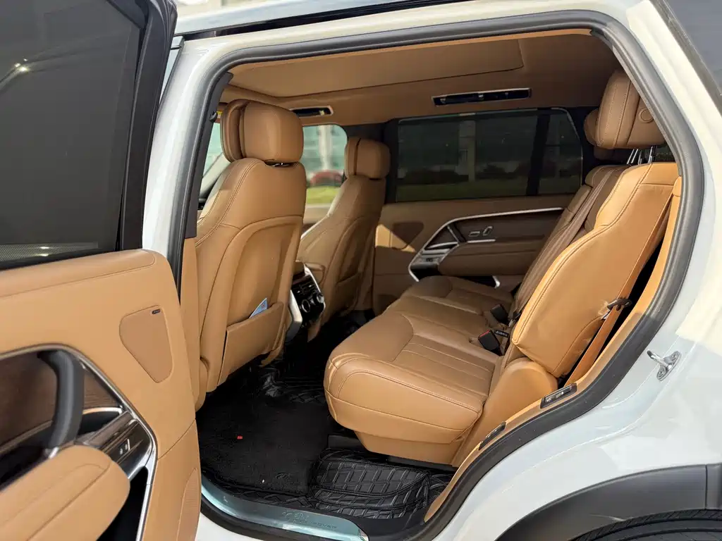Land Rover Range Rover 2024 3.0 L6 400PS Vogue Long Wheelbase 7-Seat 2024 - thumbnail 6