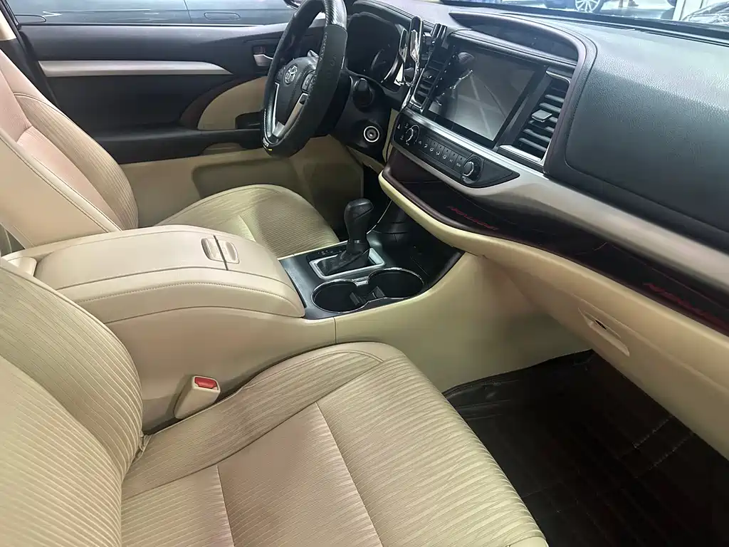 Toyota Highlander 2015 2.0T 2WD LE 5-seats 2016 - thumbnail 6