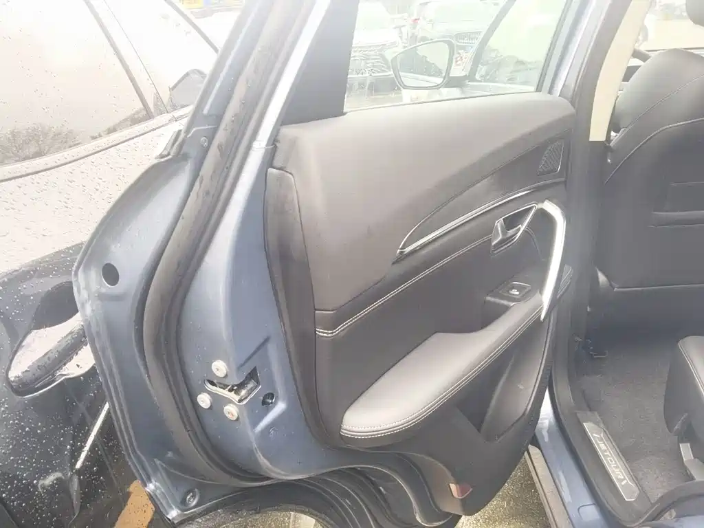 Jetour Jetour X70 Plus 2021 1.5T DCT Fire 7-seater 2021 - thumbnail 12