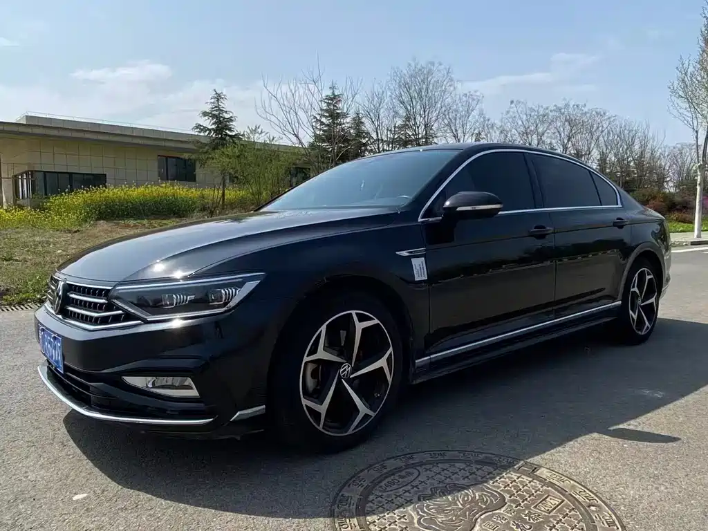 Volkswagen Magotan 2023 2 Million Units Anniversary Edition 330TSI DSG Luxury Model 2023