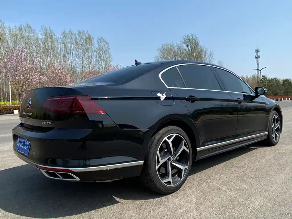 Volkswagen Magotan 2023 2 Million Units Anniversary Edition 330TSI DSG Luxury Model 2023 - thumbnail 7