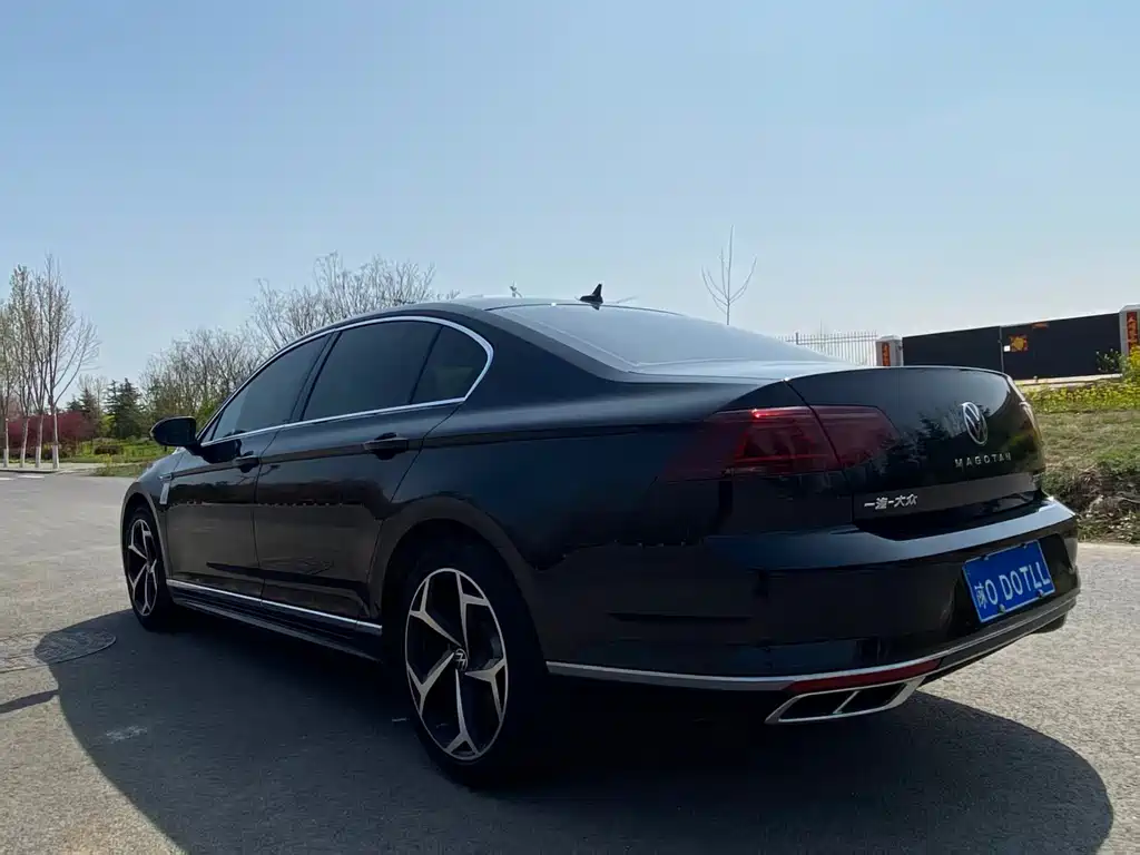 Volkswagen Magotan 2023 2 Million Units Anniversary Edition 330TSI DSG Luxury Model 2023 - thumbnail 9