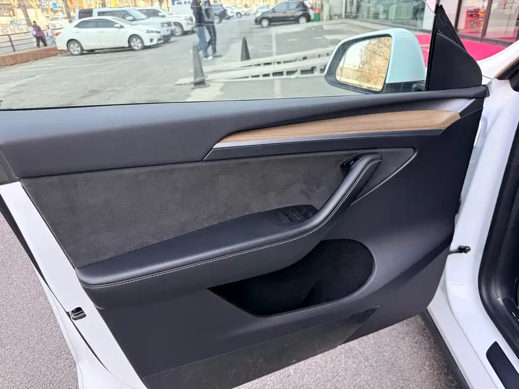 Tesla Model Y 2023 Performance All-Wheel Drive 2022 - thumbnail 3