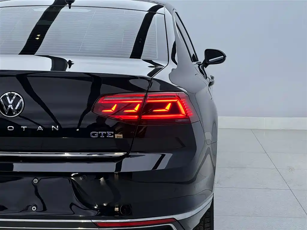 Volkswagen Volkswagen Magotan GTE Plug-in Hybrid 2022 GTE Luxury Edition 2023 - thumbnail 4