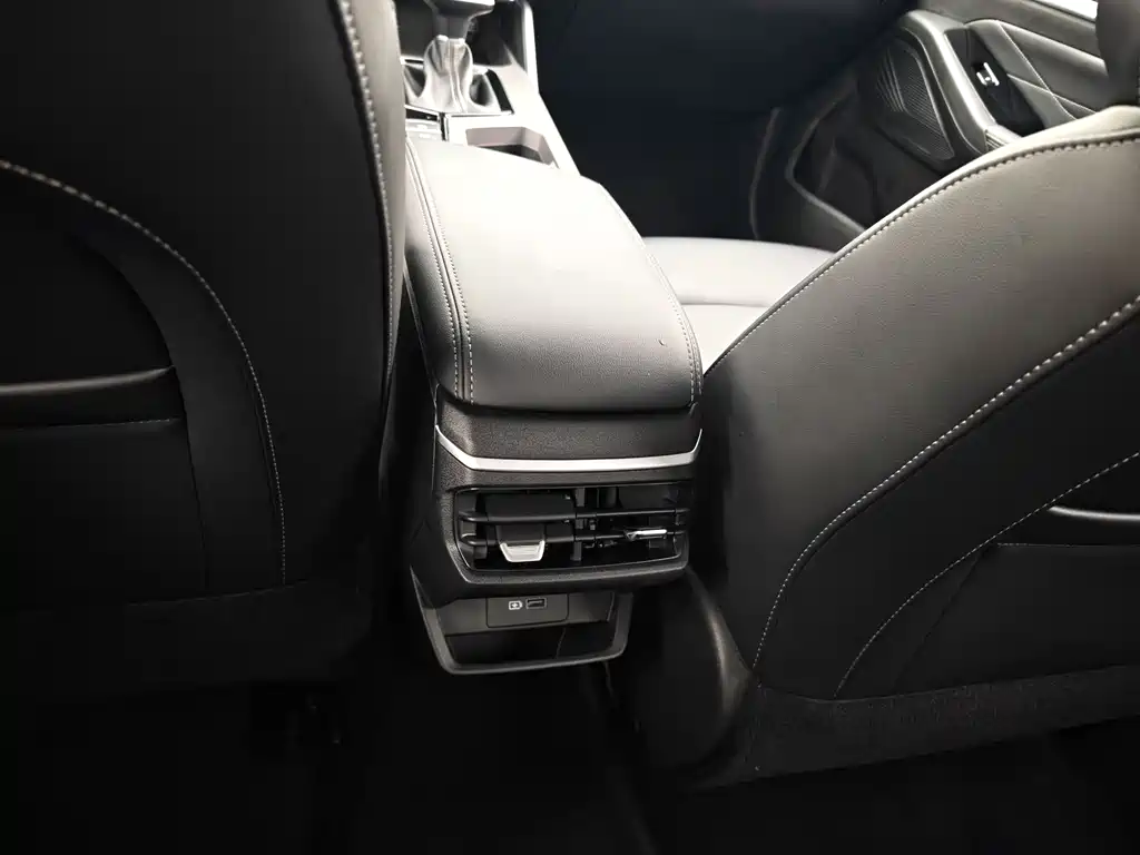Geely Auto Geely Emgrand 2023 4th Generation Champion Edition 1.5L CVT Luxury Model 2024 - thumbnail 10
