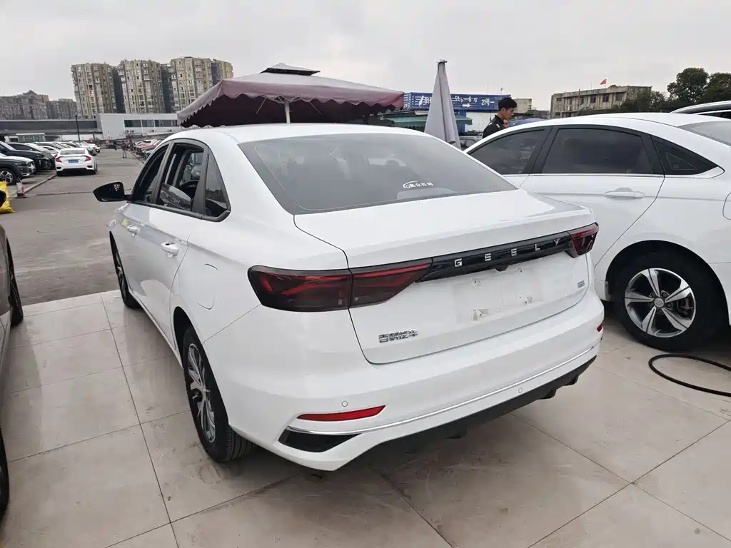 Geely Auto Geely Emgrand 2023 4th Generation Champion Edition 1.5L CVT Luxury Model 2024 - thumbnail 16