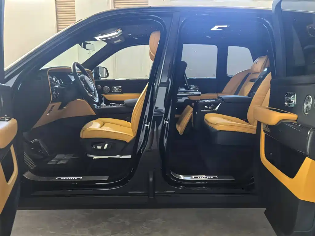 Rolls-Royce Rolls-Royce Cullinan 2020 Black Badge 2026 - thumbnail 8