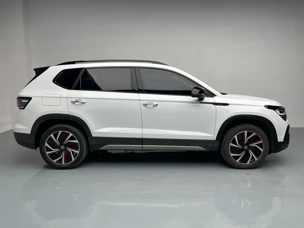Volkswagen Tharu 2023 300TSI Front-Wheel Drive Moon尊 Edition Note: "月尊" (Moon尊) appears to be a special edition name that may not have an official international translation, so I've kept it as "Moon尊 Edition" since "尊" often indicates a premium/high-end version in Chinese automotive nomenclature. However, if there's an official English name for this specific trim level, it would typically be something like "Premium" or "Luxury" edition. 2023 - thumbnail 3