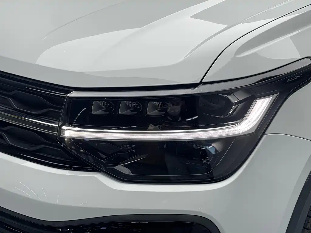 Volkswagen Tharu 2023 300TSI Front-Wheel Drive Moon尊 Edition Note: "月尊" (Moon尊) appears to be a special edition name that may not have an official international translation, so I've kept it as "Moon尊 Edition" since "尊" often indicates a premium/high-end version in Chinese automotive nomenclature. However, if there's an official English name for this specific trim level, it would typically be something like "Premium" or "Luxury" edition. 2023 - thumbnail 4