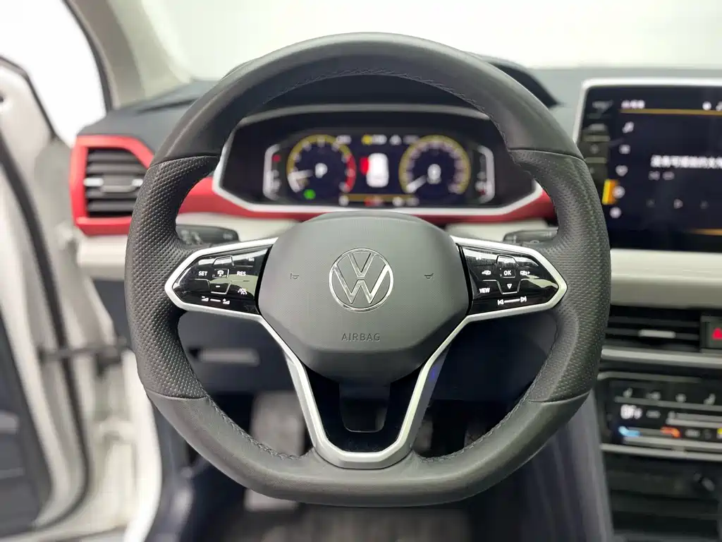 Volkswagen Tharu 2023 300TSI Front-Wheel Drive Moon尊 Edition Note: "月尊" (Moon尊) appears to be a special edition name that may not have an official international translation, so I've kept it as "Moon尊 Edition" since "尊" often indicates a premium/high-end version in Chinese automotive nomenclature. However, if there's an official English name for this specific trim level, it would typically be something like "Premium" or "Luxury" edition. 2023 - thumbnail 9