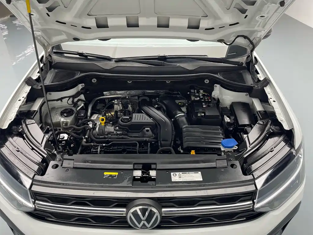 Volkswagen Tharu 2023 300TSI Front-Wheel Drive Moon尊 Edition Note: "月尊" (Moon尊) appears to be a special edition name that may not have an official international translation, so I've kept it as "Moon尊 Edition" since "尊" often indicates a premium/high-end version in Chinese automotive nomenclature. However, if there's an official English name for this specific trim level, it would typically be something like "Premium" or "Luxury" edition. 2023 - thumbnail 11