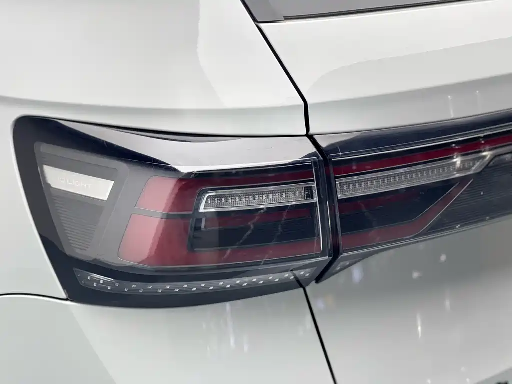 Volkswagen Tharu 2023 300TSI Front-Wheel Drive Moon尊 Edition Note: "月尊" (Moon尊) appears to be a special edition name that may not have an official international translation, so I've kept it as "Moon尊 Edition" since "尊" often indicates a premium/high-end version in Chinese automotive nomenclature. However, if there's an official English name for this specific trim level, it would typically be something like "Premium" or "Luxury" edition. 2023 - thumbnail 13