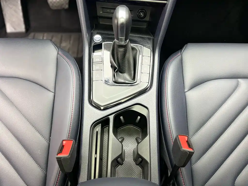 Volkswagen Tharu 2023 300TSI Front-Wheel Drive Moon尊 Edition Note: "月尊" (Moon尊) appears to be a special edition name that may not have an official international translation, so I've kept it as "Moon尊 Edition" since "尊" often indicates a premium/high-end version in Chinese automotive nomenclature. However, if there's an official English name for this specific trim level, it would typically be something like "Premium" or "Luxury" edition. 2023 - thumbnail 25