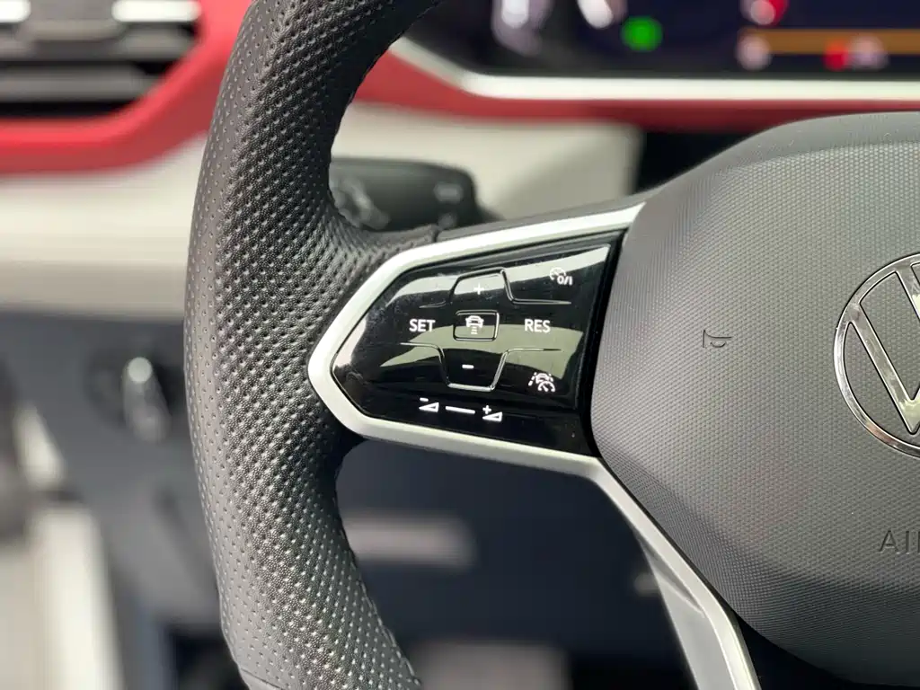 Volkswagen Tharu 2023 300TSI Front-Wheel Drive Moon尊 Edition Note: "月尊" (Moon尊) appears to be a special edition name that may not have an official international translation, so I've kept it as "Moon尊 Edition" since "尊" often indicates a premium/high-end version in Chinese automotive nomenclature. However, if there's an official English name for this specific trim level, it would typically be something like "Premium" or "Luxury" edition. 2023 - thumbnail 28