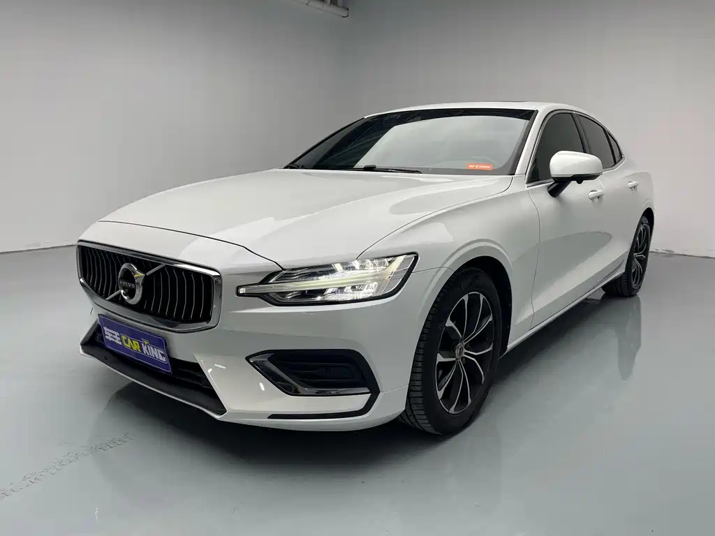 Volvo Volvo S60 2021 T4 Momentum Luxury Edition 2020