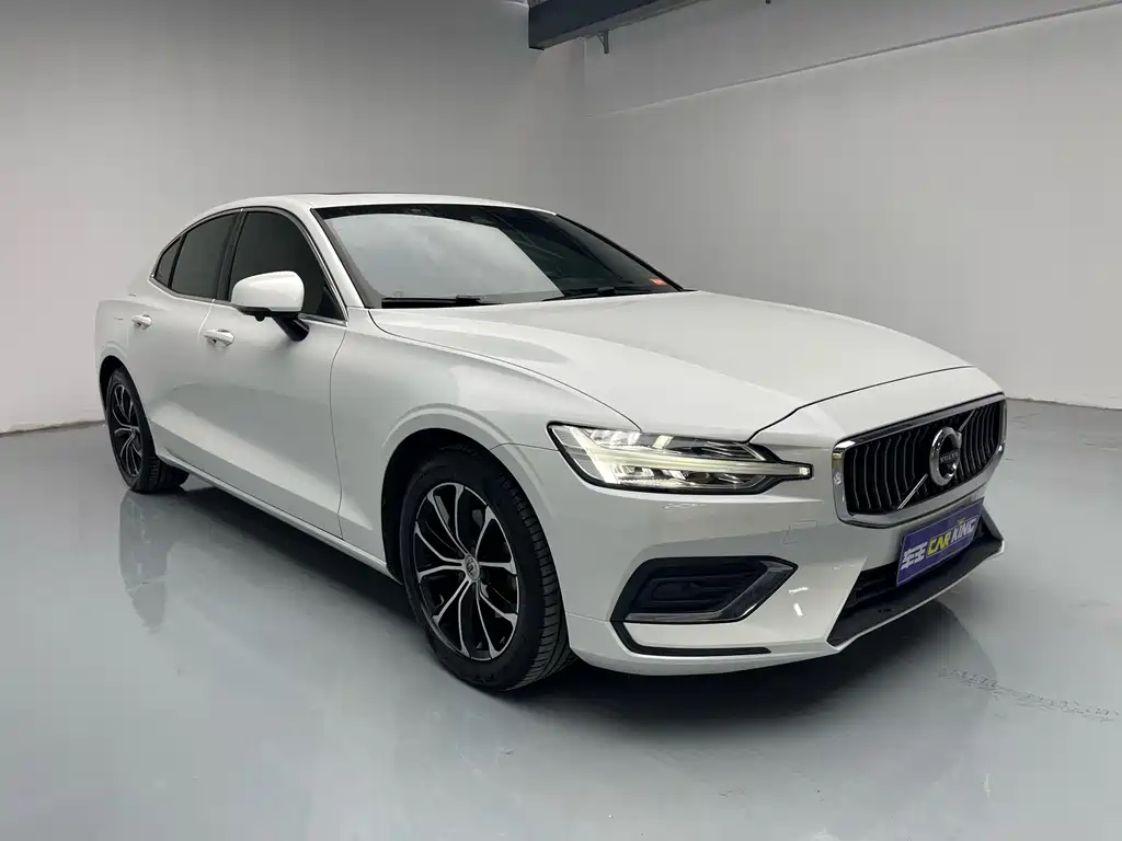 Volvo Volvo S60 2021 T4 Momentum Luxury Edition 2020 - thumbnail 2