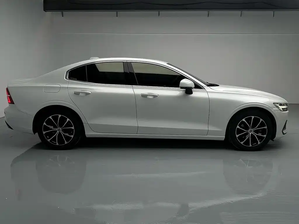 Volvo Volvo S60 2021 T4 Momentum Luxury Edition 2020 - thumbnail 4