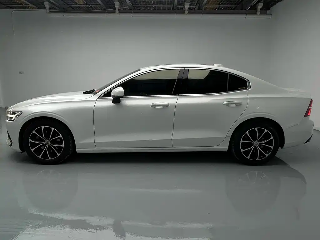 Volvo Volvo S60 2021 T4 Momentum Luxury Edition 2020 - thumbnail 5