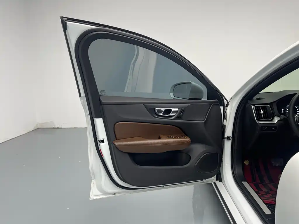 Volvo Volvo S60 2021 T4 Momentum Luxury Edition 2020 - thumbnail 18