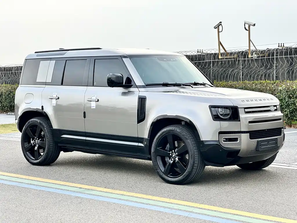 Land Rover Range Rover Defender 2025 110 3.0T P400 X-Dynamic HSE 2025 - thumbnail 3