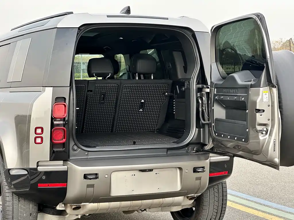 Land Rover Range Rover Defender 2025 110 3.0T P400 X-Dynamic HSE 2025 - thumbnail 8