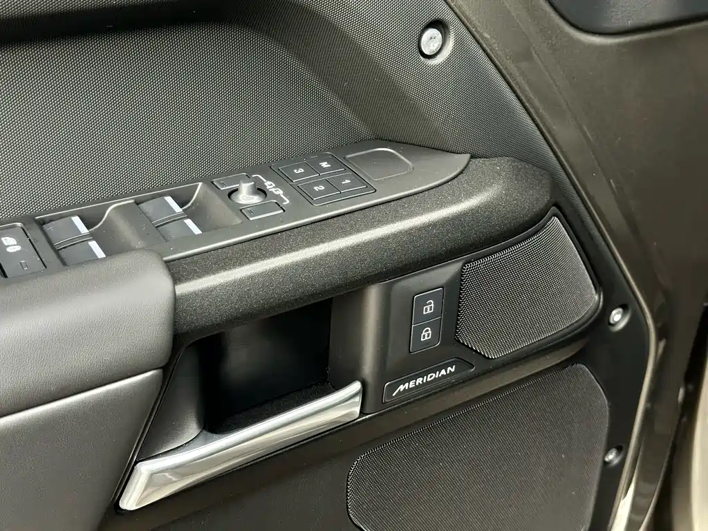 Land Rover Range Rover Defender 2025 110 3.0T P400 X-Dynamic HSE 2025 - thumbnail 9