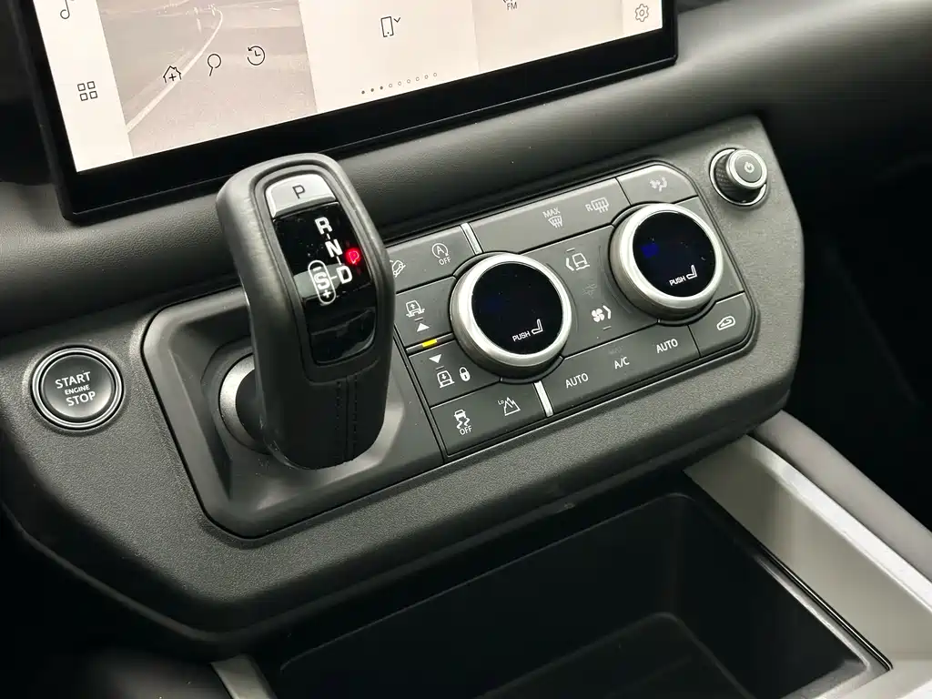 Land Rover Range Rover Defender 2025 110 3.0T P400 X-Dynamic HSE 2025 - thumbnail 20