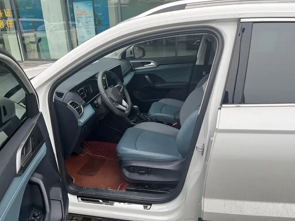Volkswagen Tharu 2024 300TSI FWD Full Moon Edition 2025 - thumbnail 3