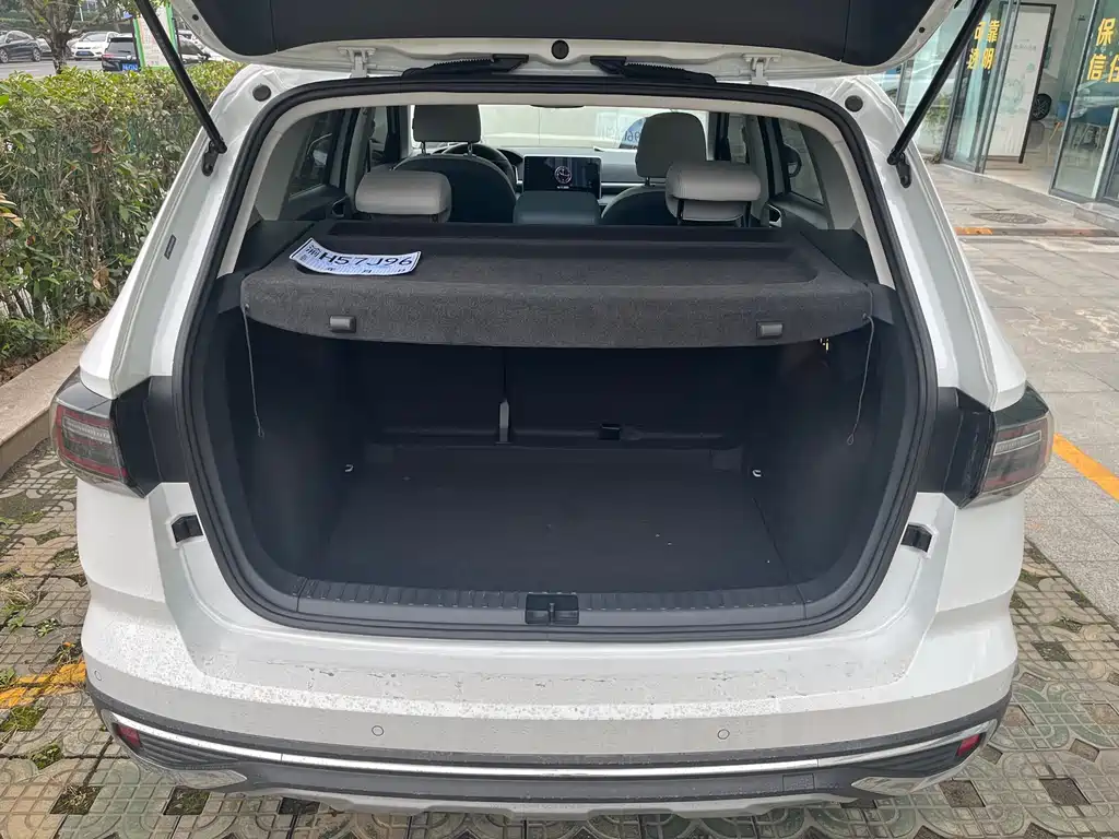 Volkswagen Tharu 2024 300TSI FWD Full Moon Edition 2025 - thumbnail 5