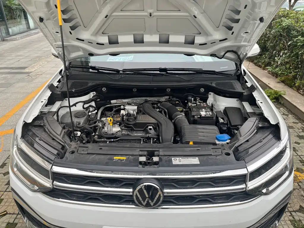 Volkswagen Tharu 2024 300TSI FWD Full Moon Edition 2025 - thumbnail 14
