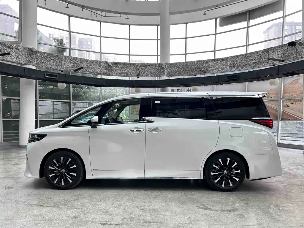 Toyota Alphard 2024 Model Hybrid 2.5L Executive Version 2026 - thumbnail 3
