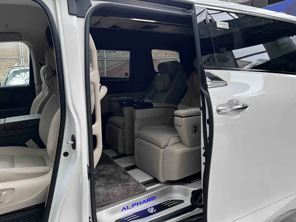 Toyota Alphard 2024 Model Hybrid 2.5L Executive Version 2026 - thumbnail 8