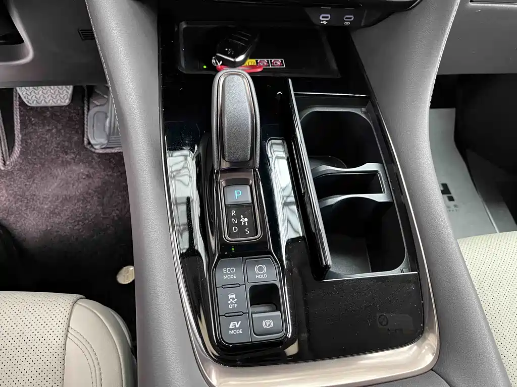 Toyota Alphard 2024 Model Hybrid 2.5L Executive Version 2026 - thumbnail 10