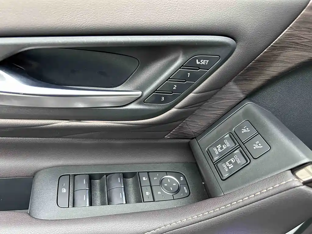 Toyota Alphard 2024 Model Hybrid 2.5L Executive Version 2026 - thumbnail 15