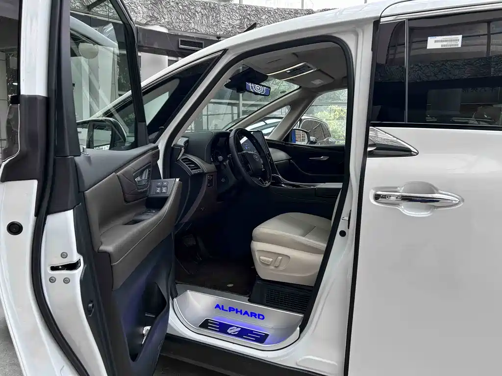 Toyota Alphard 2024 Model Hybrid 2.5L Executive Version 2026 - thumbnail 17