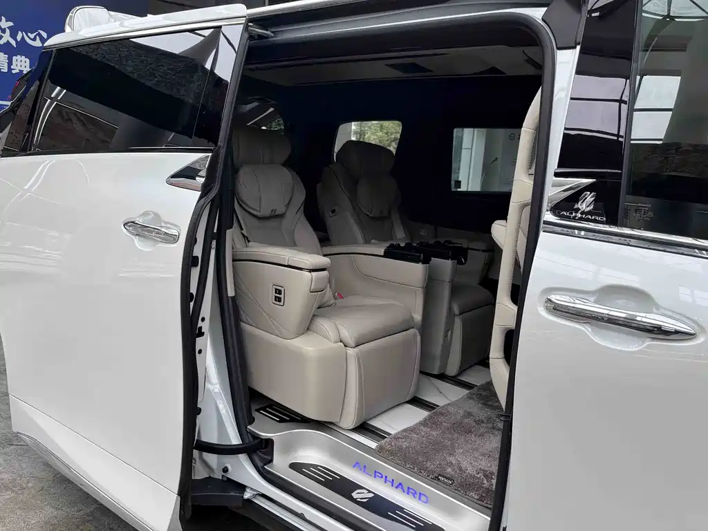 Toyota Alphard 2024 Model Hybrid 2.5L Executive Version 2026 - thumbnail 26