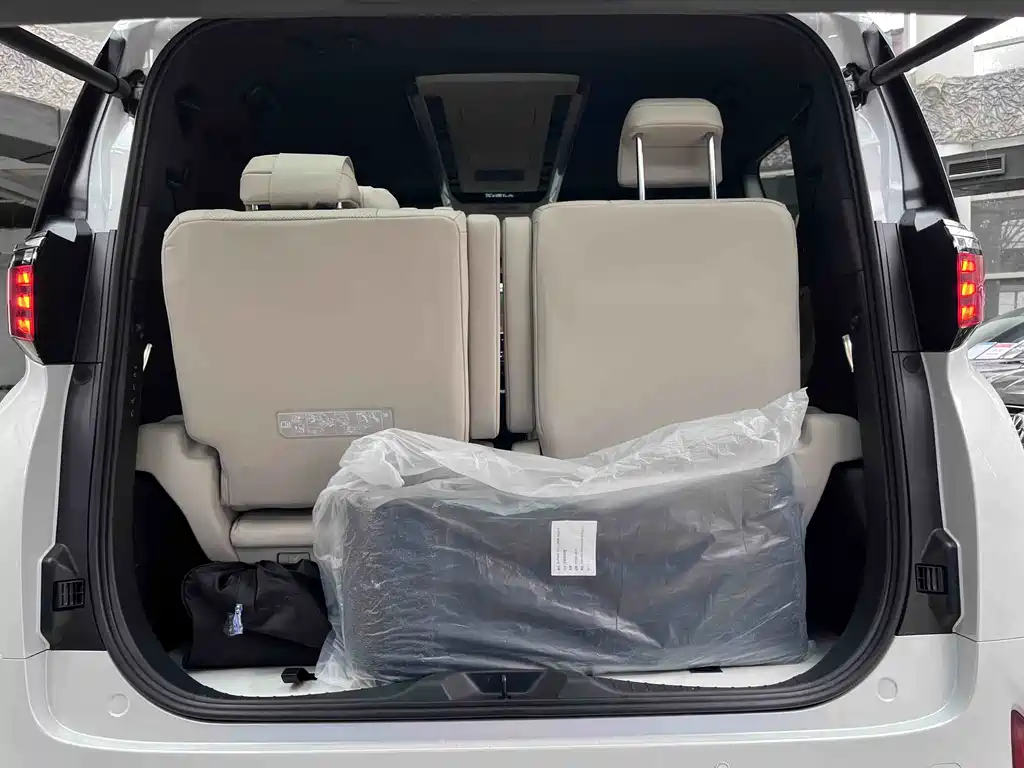 Toyota Alphard 2024 Model Hybrid 2.5L Executive Version 2026 - thumbnail 28